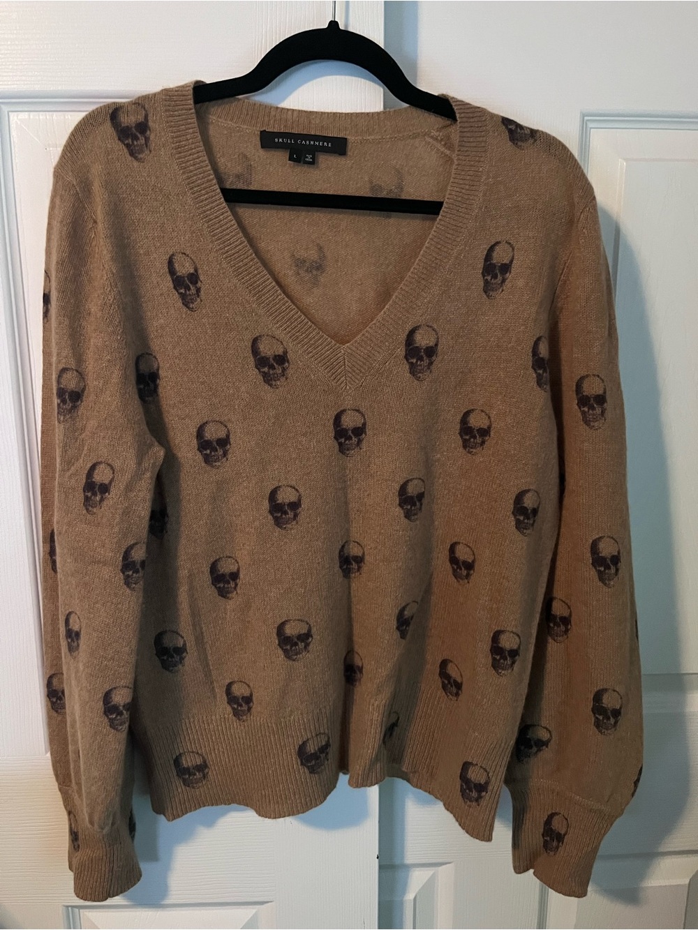 Skull Cashmere Taupe V-Neck Sweater with Dark Skull Motif Women’s Large